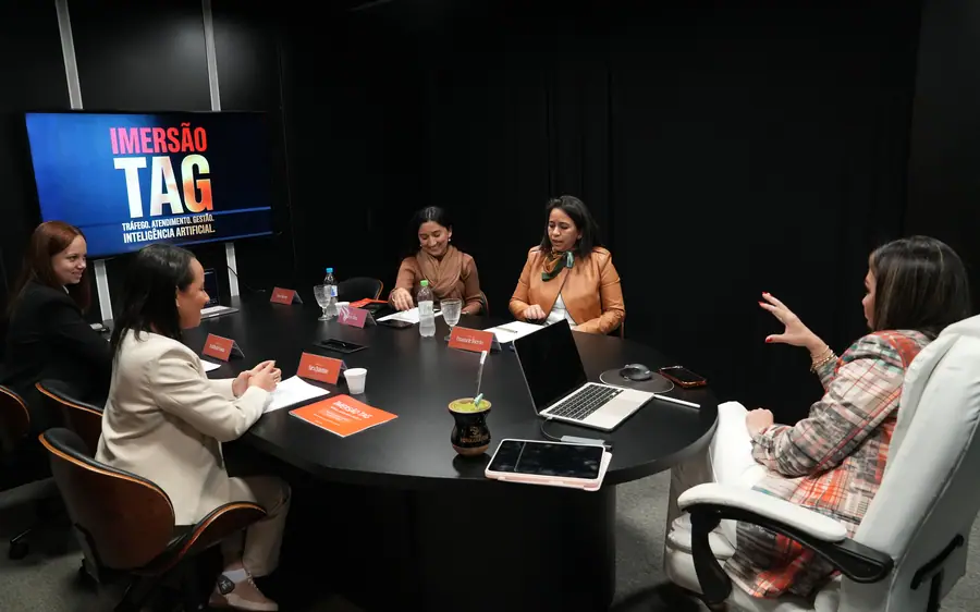 Mentoria em mesa redonda na sala do escritório